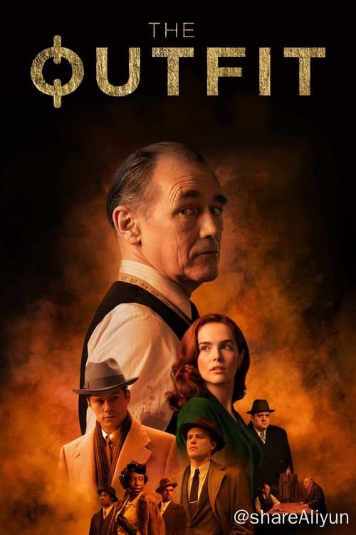 名称：套装描述：雷纳德（马克·里朗斯 Mark Rylance 饰）是一位手艺精湛的裁缝，一场火灾之后，他离开了伦敦，来到芝加哥，在这里经营着一间属于自己的裁缝店