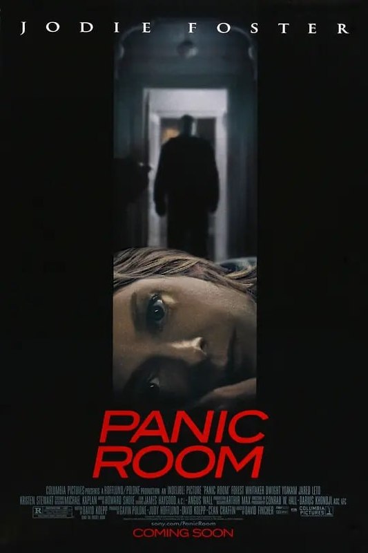 名称：战栗空间 Panic Room (2002)描述：梅格(朱迪·福斯特 Jodie Foster 饰)刚刚结束了一场失败的婚姻，为了离开容易勾起回忆的伤心地，梅格带着女儿莎拉(克里斯汀·斯图尔特 Kristen Stewart 饰)搬进了一幢位于纽约的大房子内
