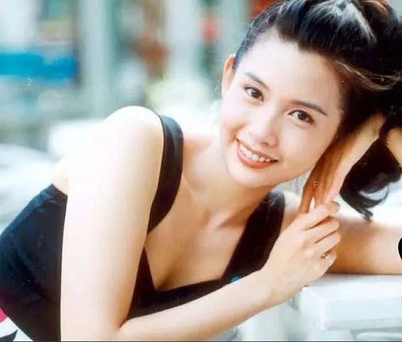 名称：邱淑贞 电影合集描述：邱淑贞于1987年参选香港小姐，退选后与无线电视签约加入娱乐圈，首部演出作品是《最佳损友》